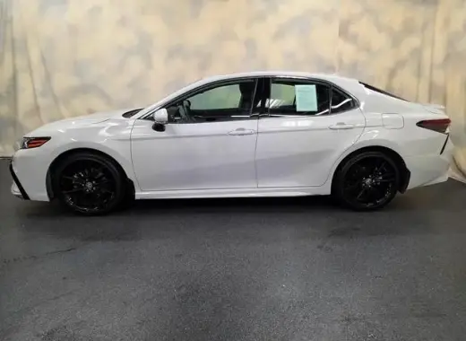 Toyota Camry XLE Hybrid 2024